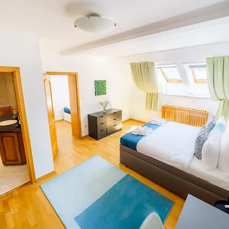 Alone 5br+3bath Penthouse In Center Of Apartment *