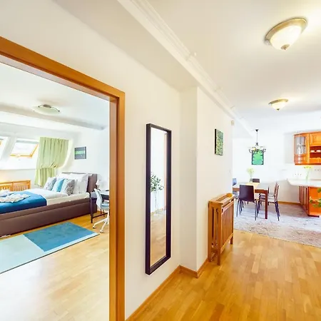 Alone 5br+3bath Penthouse In Center Of Apartment Prague
