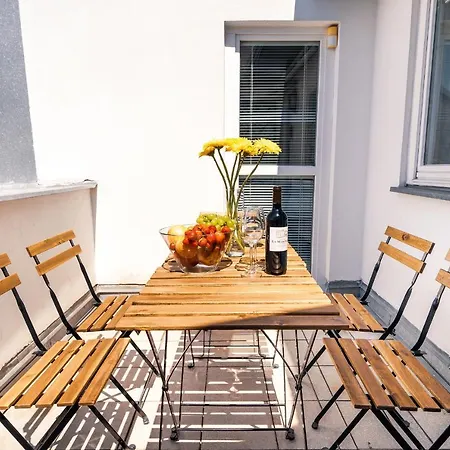 Alone 5br+3bath Penthouse In Center Of *