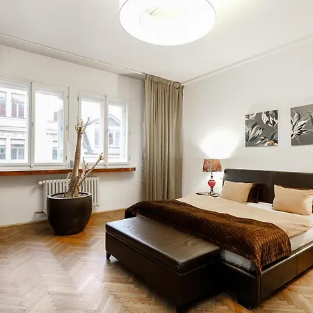 Luxury Dlouha