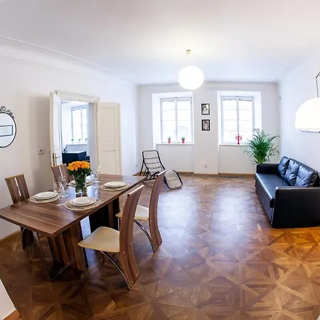 Daire St. Nicholas Church View Apts Prag