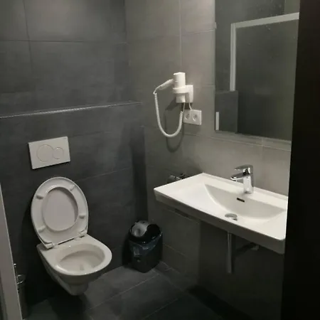 Hotell Sun-house Pension&restaurant -parkingfree-