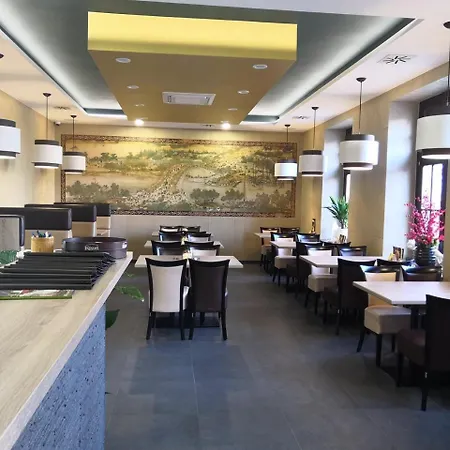 Sun-house Pension&restaurant -parkingfree- Hotell 3*