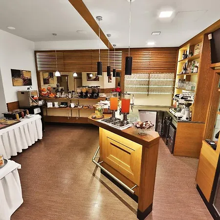 Hotel Attic 3*