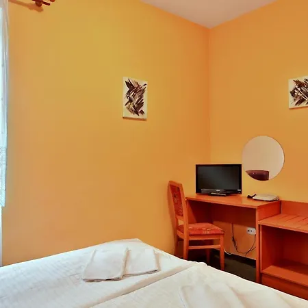Attic Hotel 3*