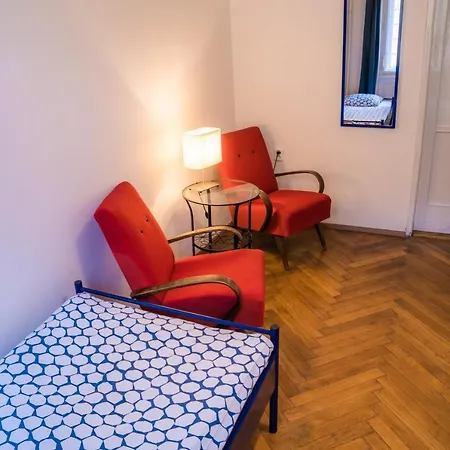 Cosmopole Hostel *