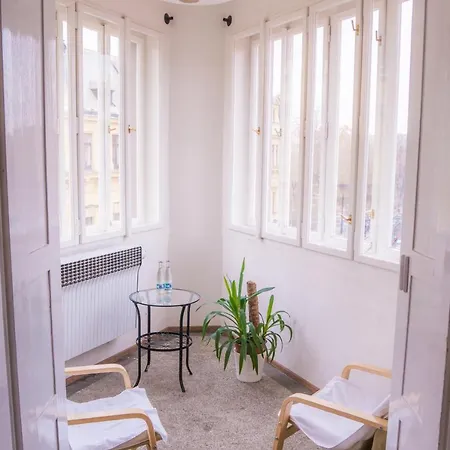 Cosmopole Hostel *
