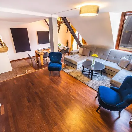Apartment 5br 2bath Masarykovo Nabrezi *
