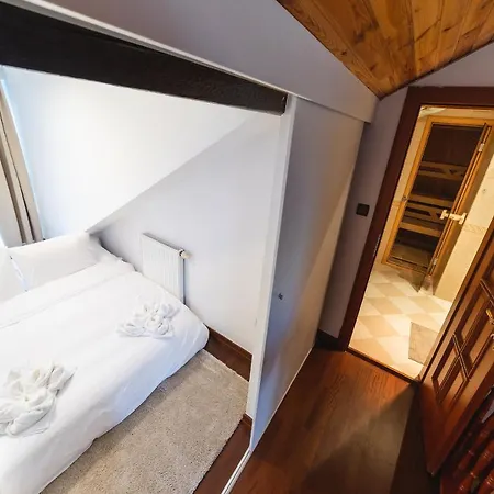 5br 2bath Masarykovo Nabrezi Apartment
