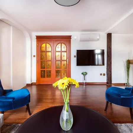 5br 2bath Masarykovo Nabrezi * Prague