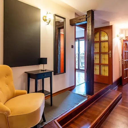 5br 2bath Masarykovo Nabrezi Apartment