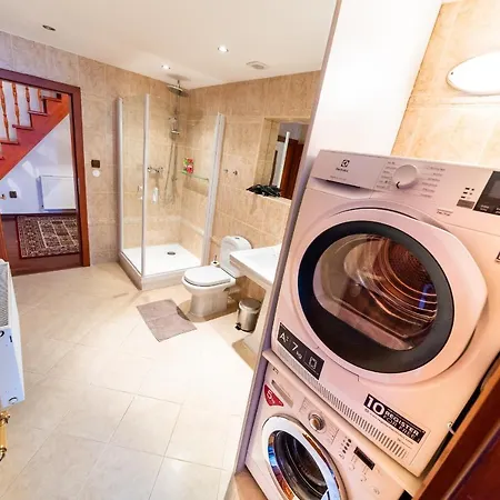 5br 2bath Masarykovo Nabrezi Apartment *