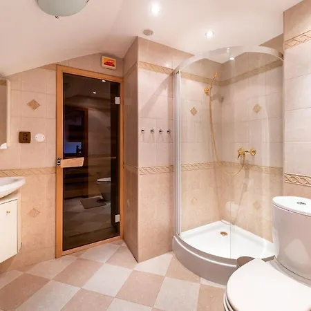 5br 2bath Masarykovo Nabrezi Apartment Prague