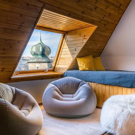 5br 2bath Masarykovo Nabrezi Apartment