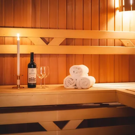 5br 2bath Masarykovo Nabrezi * Prague