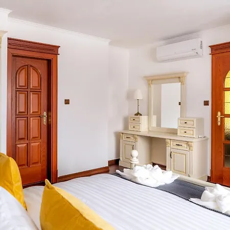 Apartment 5br 2bath Masarykovo Nabrezi Prague