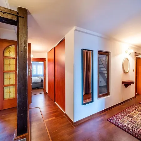 Apartment 5br 2bath Masarykovo Nabrezi *