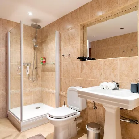 5br 2bath Masarykovo Nabrezi Apartment Prague