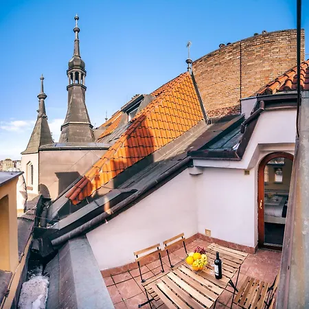 Apartment 5br 2bath Masarykovo Nabrezi