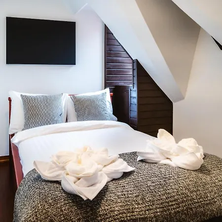 5br 2bath Masarykovo Nabrezi Apartment