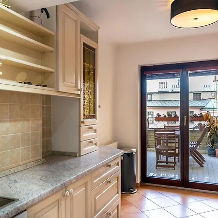 5br 2bath Masarykovo Nabrezi Apartment *