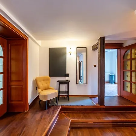5br 2bath Masarykovo Nabrezi Prague