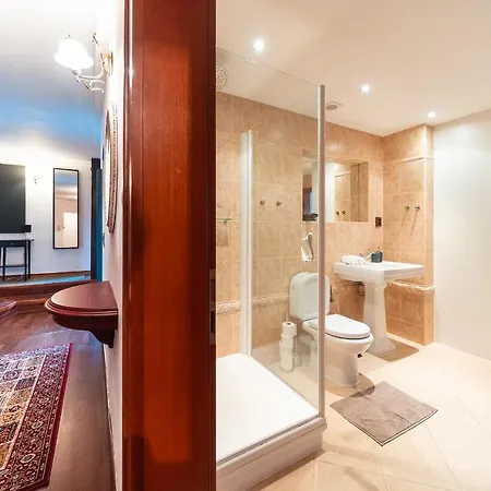 Apartment 5br 2bath Masarykovo Nabrezi