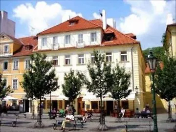 Hotel At The Golden Scissors