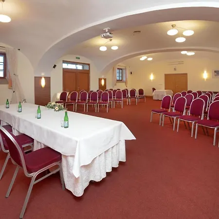 Chvalska Tvrz Hotel Prague