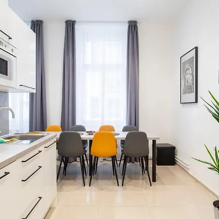 Spacious Near The River Apartment Prague