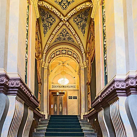 Deminka Palace Hotel 4*