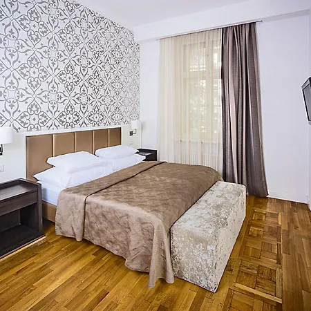 Deminka Palace Hotel