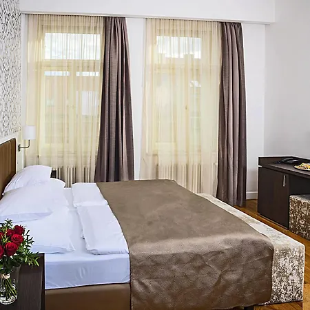 Deminka Palace Hotel 4*