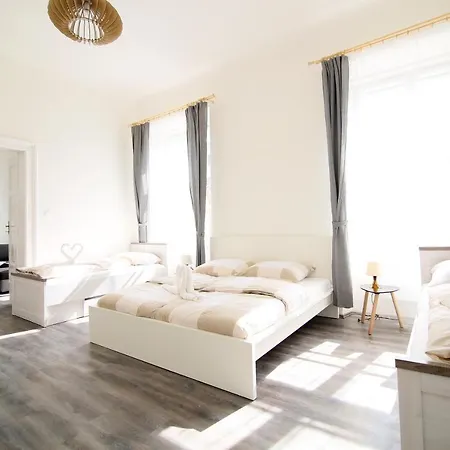 Beautiful Mala Strana Apartment *