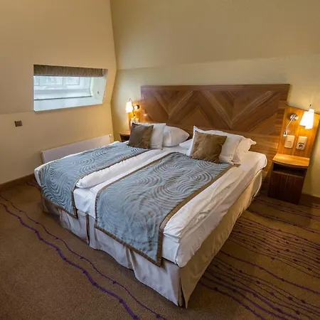 Merchants Crown Suites And Spa Hotel 5*