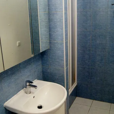Km House černý Most *