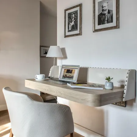 Design Neruda 4* براغ
