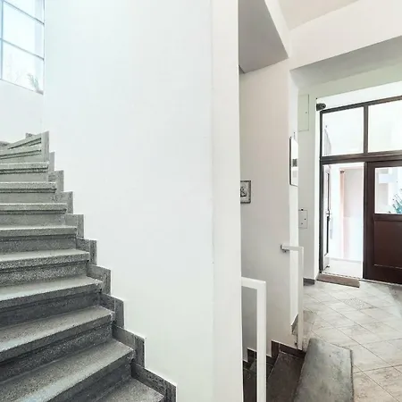 Apartment Family 6