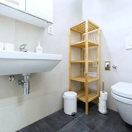 Apartment Family 6 *