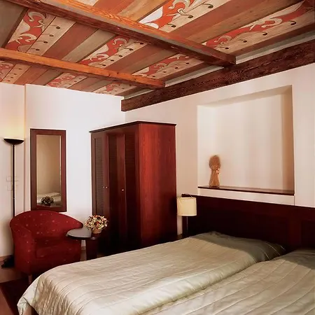 Cerna Liska Hotel