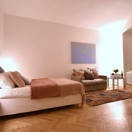 Charming Old Town Centre Studio Apartment