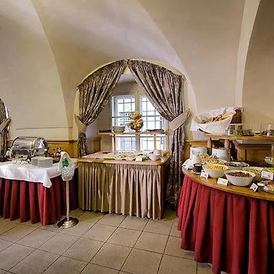 Golden Star Hotell 4*