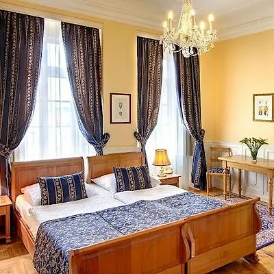 Golden Star Hotell 4*