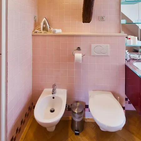 Charles Bridge Apartment *