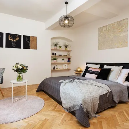 Old Town Square Michalska Apartment *