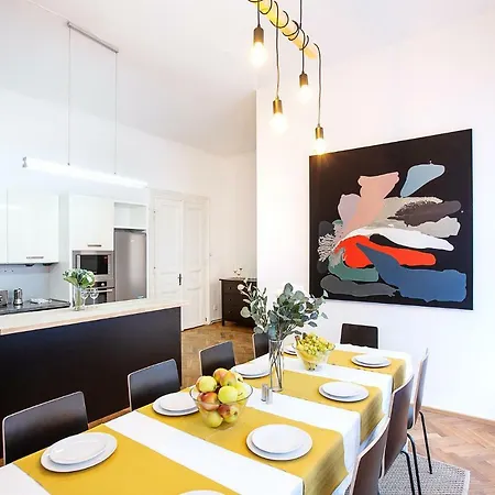 5br 2bath Family 5mins To Wenceslas Square *