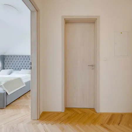 Gold Art Apartment