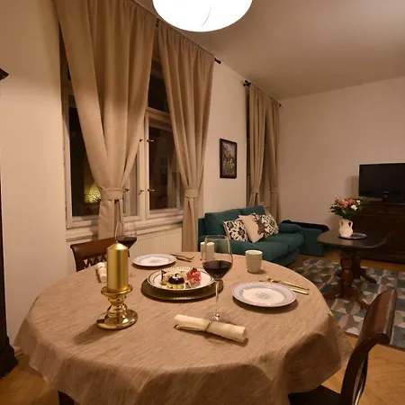 Cozy Flat By The Astronomical Clock Apartment *