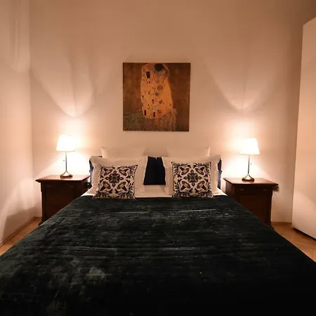 Cozy Flat By The Astronomical Clock *