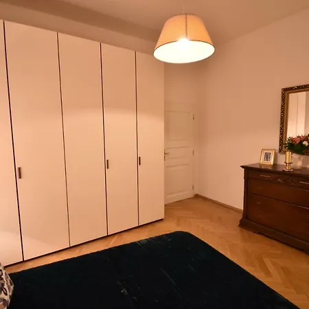Cozy Flat By The Astronomical Clock Apartment *